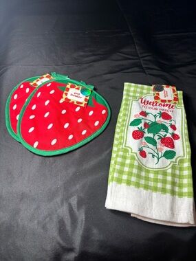 New Strawberry Pot Holders & Kitchen Towel Set of 3 - Red & Green